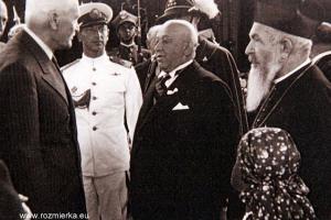 Wizyta prezydenta Rzeczpospolitej Polskiej Ignacego Mościckiego w Rumunii 7 czerwca 1937 r. Z lewej prezydent, z prawej z brodą ks. prałat Juliusz Dwucet